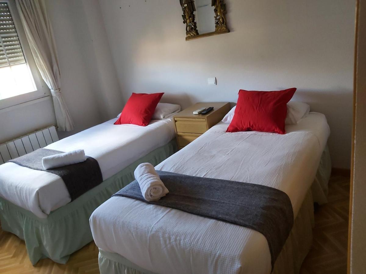Chalet Avila Rooms Madrid Exterior photo