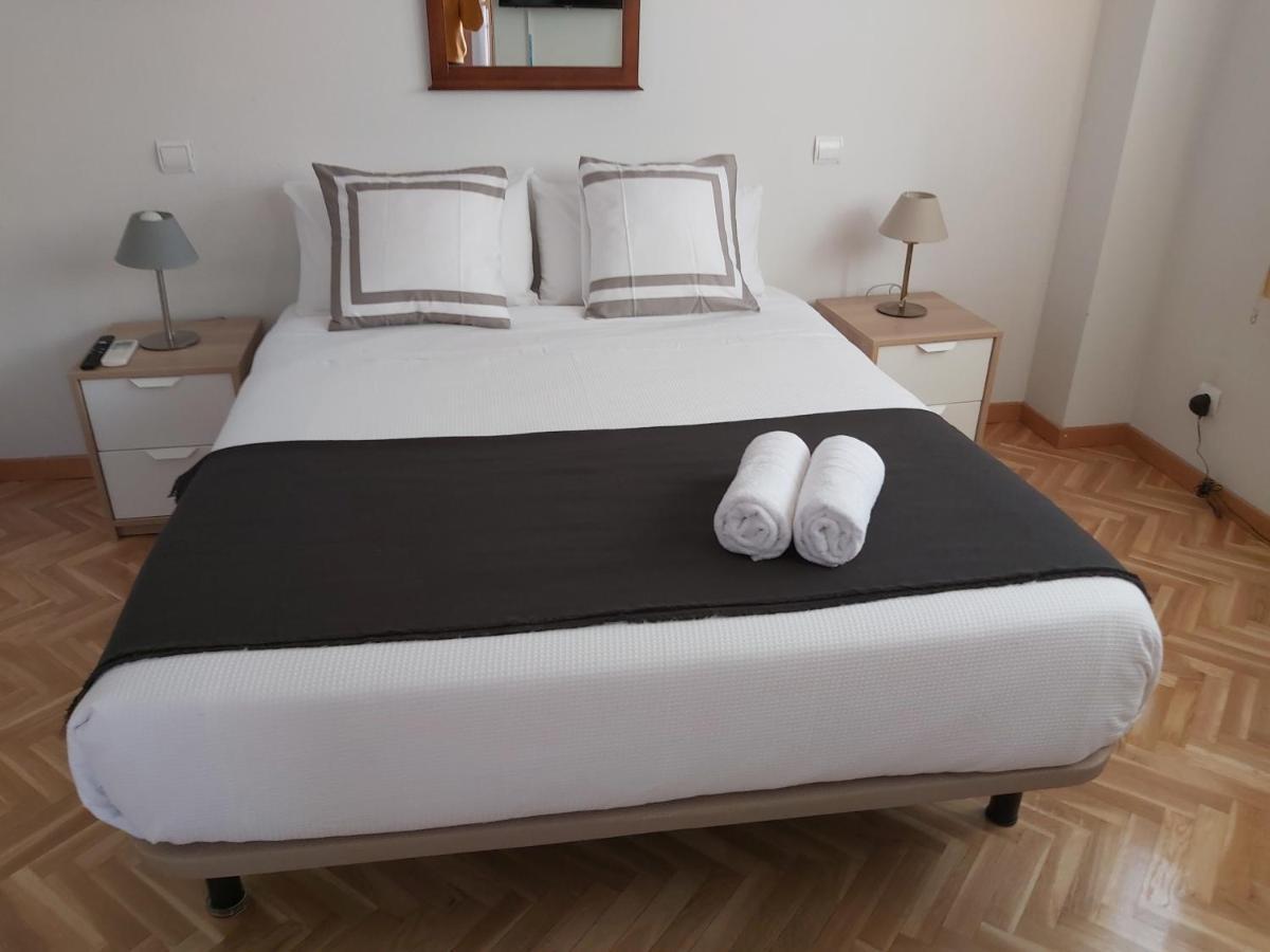 Chalet Avila Rooms Madrid Exterior photo