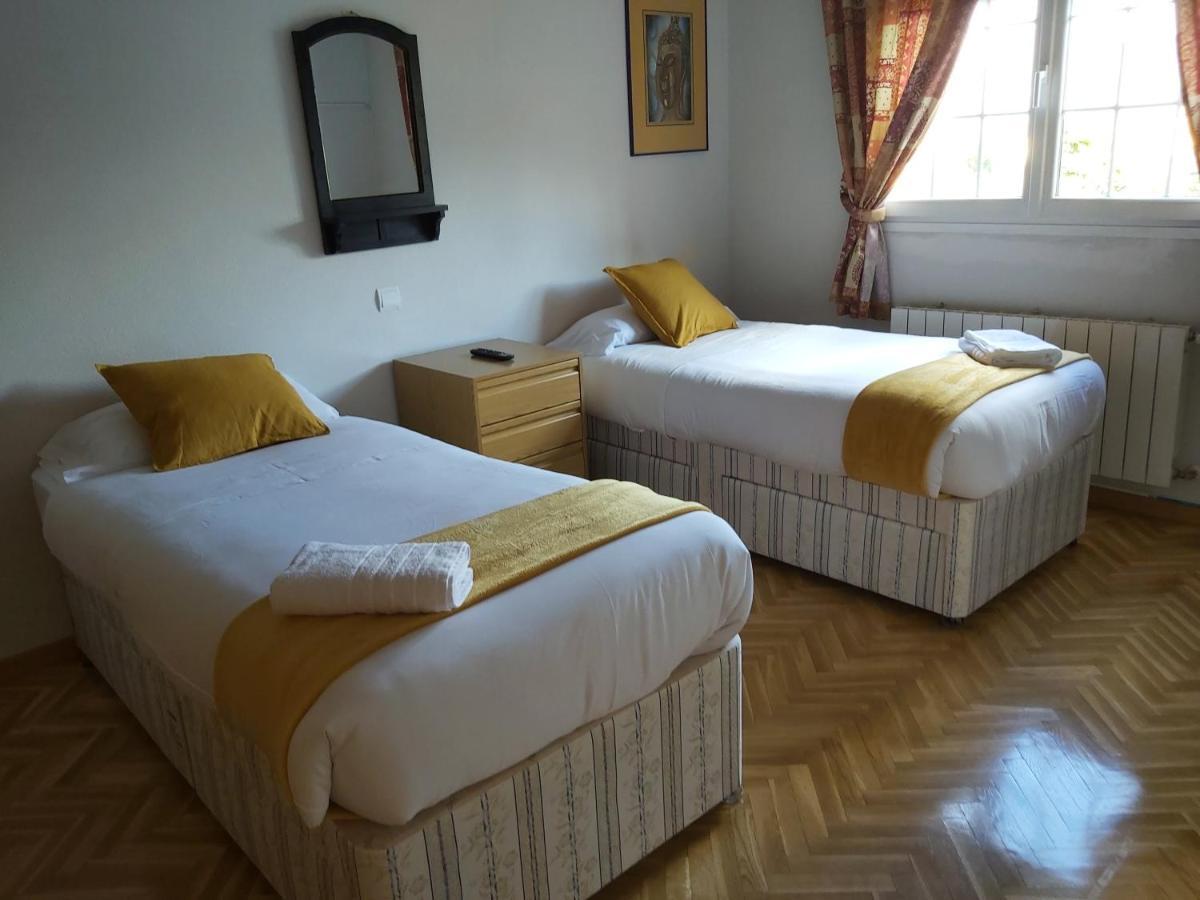 Chalet Avila Rooms Madrid Exterior photo